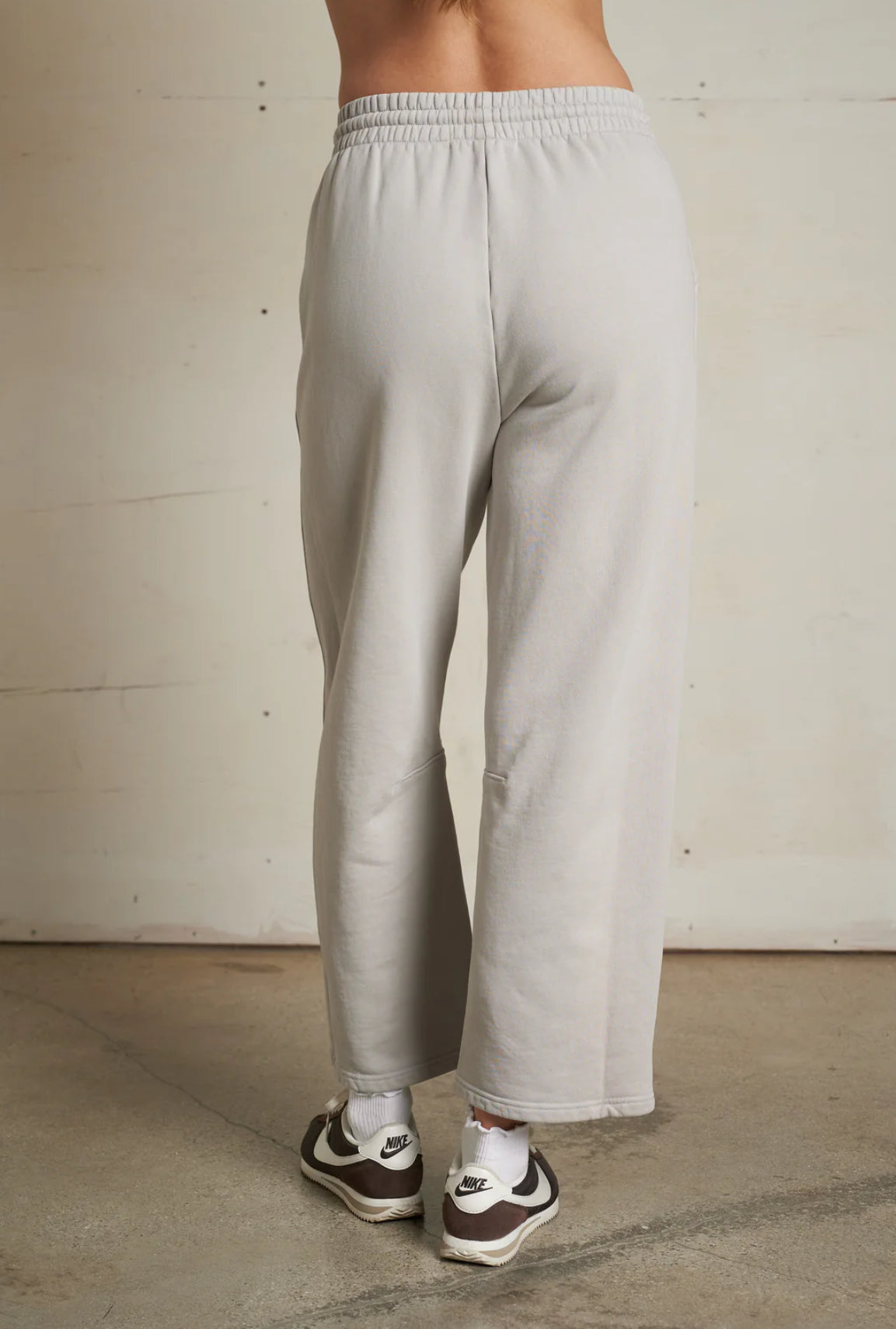 Perfect White Tee Fallon Barrel Sweat Pant Silver