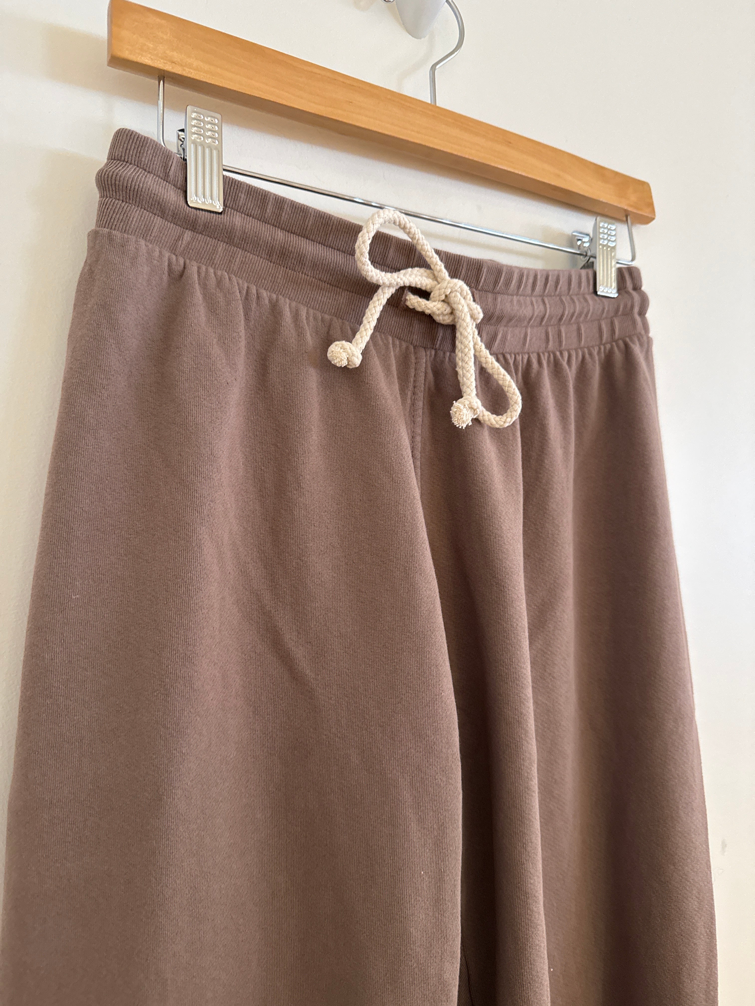 Perfect White Tee Jamaica Pant Mocha